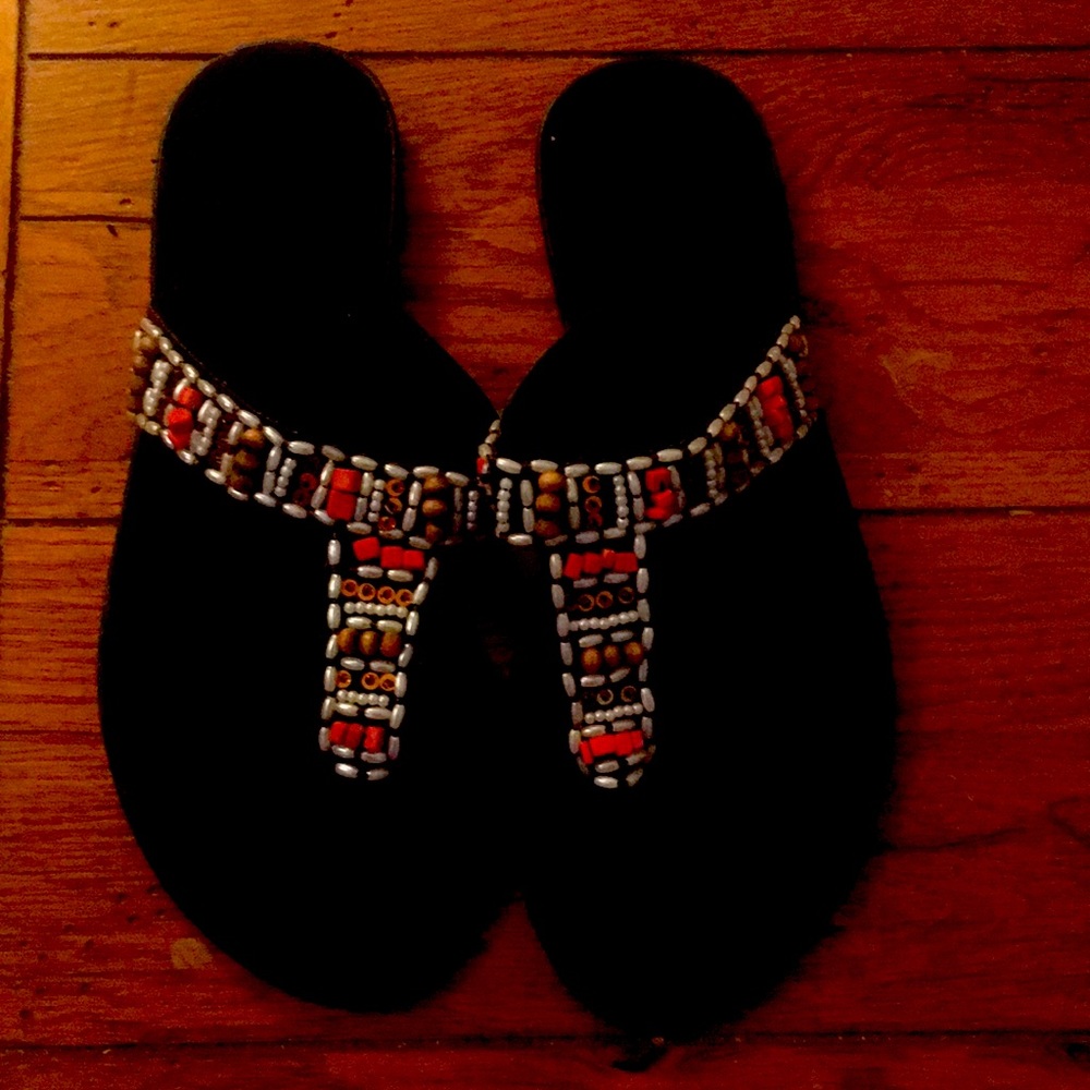 Very cute flat sandal, size M(7-8). Beaded.
